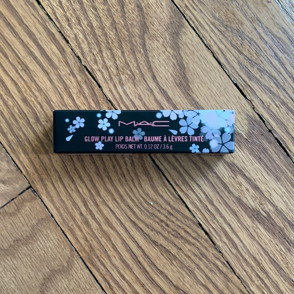 Mac glow play lip balm color: fleur welcome